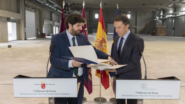 Fernando López Miras y alcalde de Lorca en la firma Fernando López Miras y alcalde de Lorca en la firma