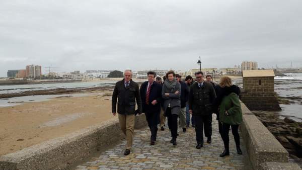 Raquel Orts visita efectos de temporal en Cádiz Raquel Orts visita efectos de temporal en Cádiz