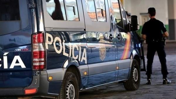 La Policia registra la vivenda de l'alcalde de Casinos (PP), ex-cap de gabinet de Serafín Castellano La Policia registra la vivenda de l'alcalde de Casinos (PP), ex-cap de gabinet de Serafín Castellano