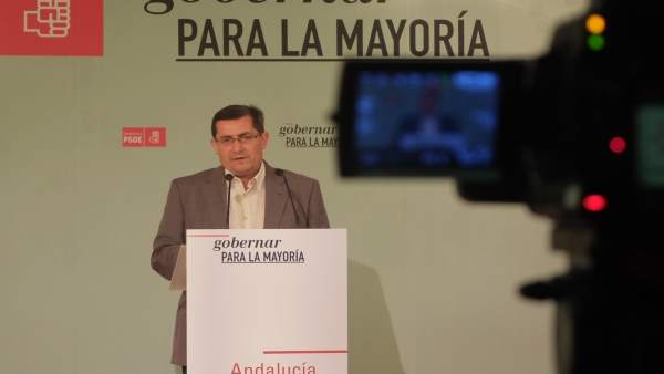 José Entrena en rueda de prensa. José Entrena en rueda de prensa.