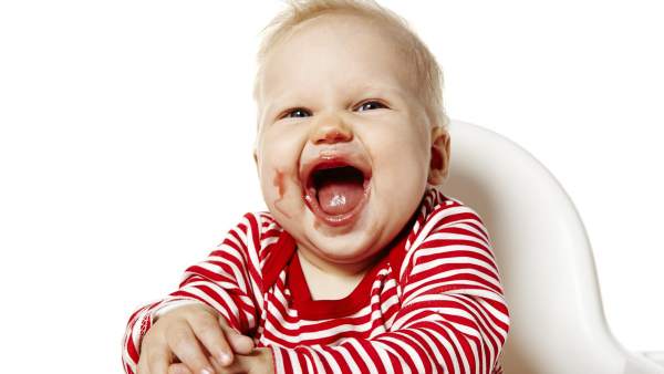 Niño comiendo Niño comiendo