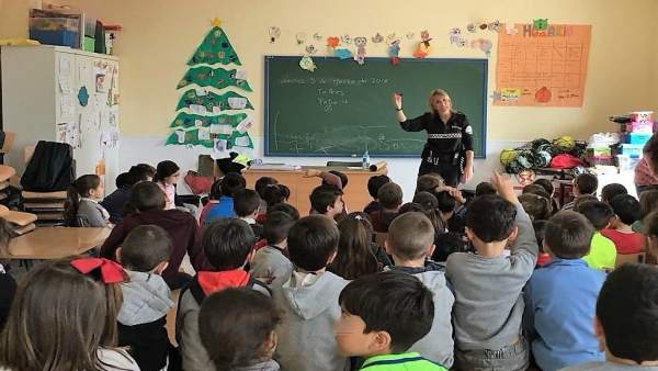 Policía Local de Torremolinos forma a alumnos sobre convivencia, civismo niños Policía Local de Torremolinos forma a alumnos sobre convivencia, civismo niños