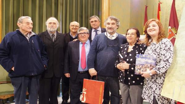 Nota Y Foto Homenaje A José Luis Coll Nota Y Foto Homenaje A José Luis Coll