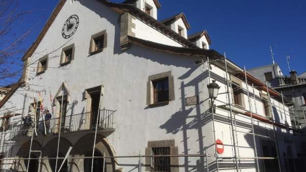 Andamios para rehabilitar el Ayuntamiento de Biescas Andamios para rehabilitar el Ayuntamiento de Biescas
