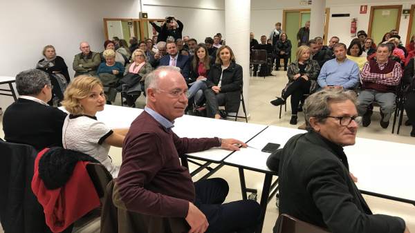 Reunión De Los Representantes Municipales Con Vecinos De La Paz Reunión De Los Representantes Municipales Con Vecinos De La Paz