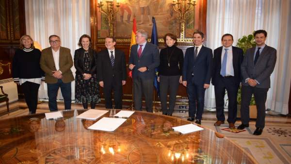 Gamarra reunión en Madrid sobre supéravit Gamarra reunión en Madrid sobre supéravit
