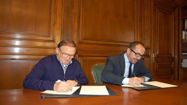 El presidente del Numancia (I) y Luis Rey (D) El presidente del Numancia (I) y Luis Rey (D)