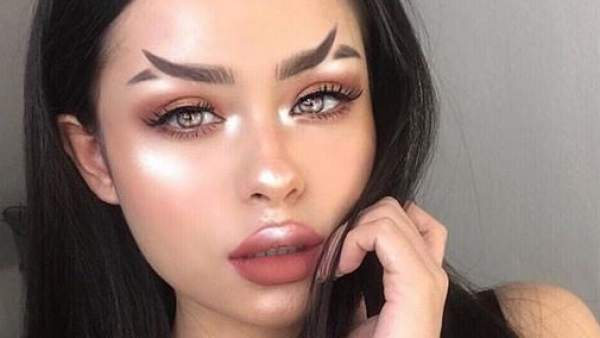 Cejas en forma de cola de pez Cejas en forma de cola de pez