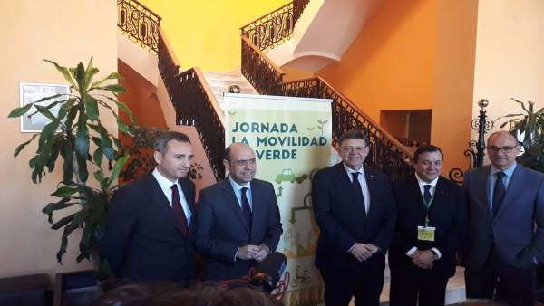 Puig demana al Govern central "compromisos concrets" i inversions per a avançar en un pacte nacional per l'aigua Puig demana al Govern central "compromisos concrets" i inversions per a avançar en un pacte nacional per l'aigua