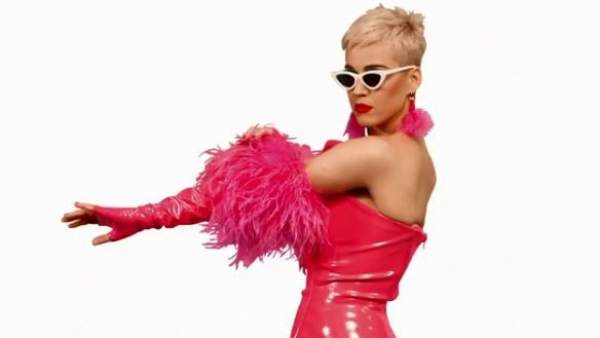 Katy Perry vuelve con la promoción de su concierto en Barcelona: esta vez con Gaudí de por medio Katy Perry vuelve con la promoción de su concierto en Barcelona: esta vez con Gaudí de por medio