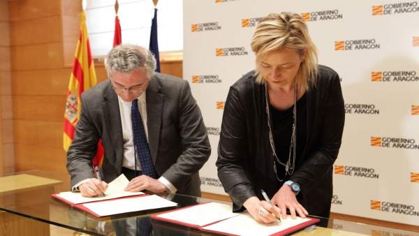 Gastón y Olona han firmado hoy este acuerdo en el Gobierno de Aragón Gastón y Olona han firmado hoy este acuerdo en el Gobierno de Aragón