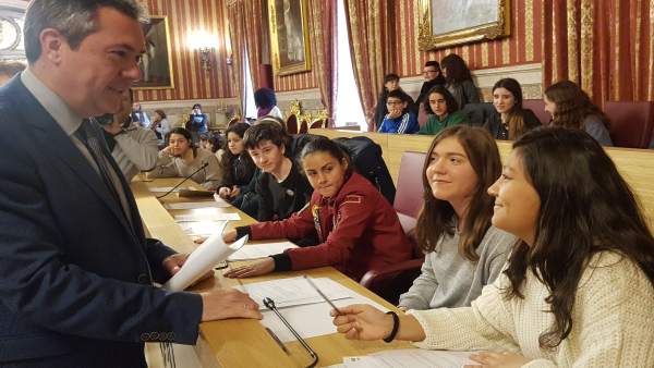 Espadas, durante la celebración del Consejo de la Infancia y la Juventud Espadas, durante la celebración del Consejo de la Infancia y la Juventud