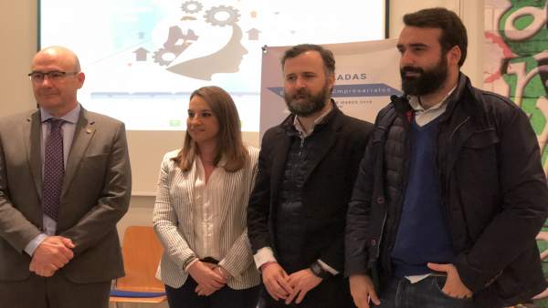 Ruiz y Castejón (centro) en la inauguración de las jornadas Ruiz y Castejón (centro) en la inauguración de las jornadas