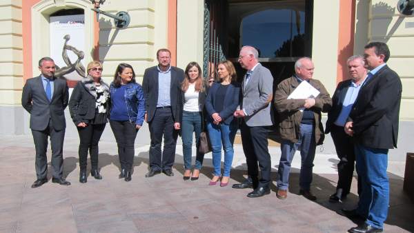 Concejales Ayuntamiento Murcia se concentran apoyo regantes Concejales Ayuntamiento Murcia se concentran apoyo regantes
