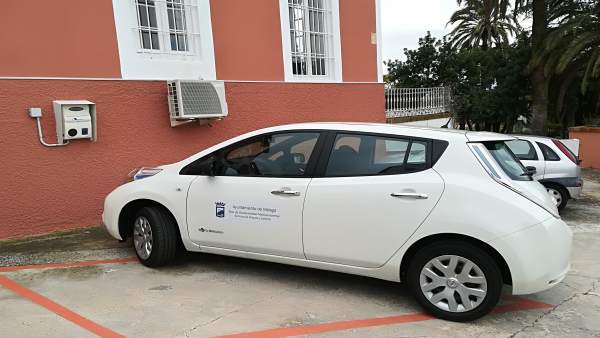 Coche eléctrico de Parques y Jardines del Ayto de Málaga contaminación carbono Coche eléctrico de Parques y Jardines del Ayto de Málaga contaminación carbono