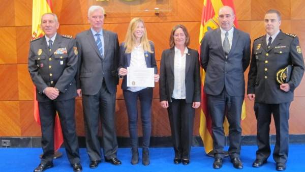 Medalla al mérito policial del Ayuntamiento de Cambrils a una agente zaragozana Medalla al mérito policial del Ayuntamiento de Cambrils a una agente zaragozana