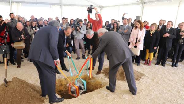 Colocación de primera piedra del nuevo campus de la Universidad Loyola Andalucía Colocación de primera piedra del nuevo campus de la Universidad Loyola Andalucía