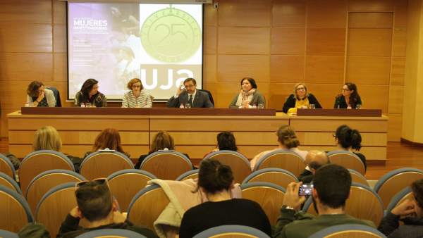 Mesa redonda sobre las mujeres investigadoras. Mesa redonda sobre las mujeres investigadoras.