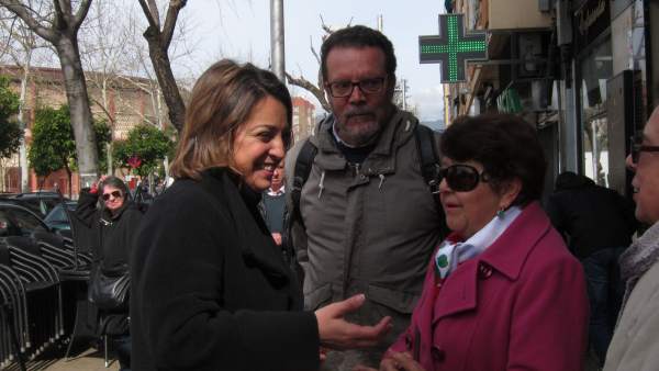Isabel Ambrosio con vecinas y Miguel Franco Isabel Ambrosio con vecinas y Miguel Franco