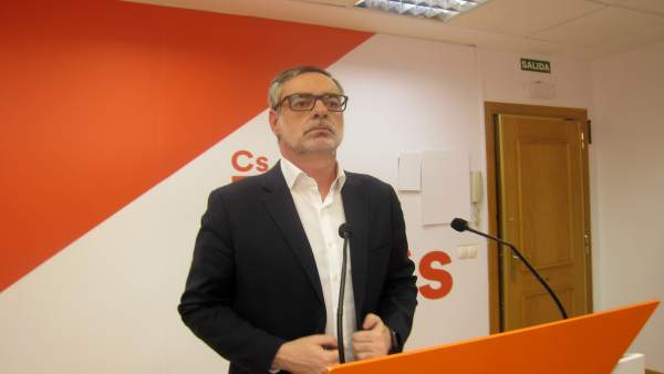 El secretario general de Cs. El secretario general de Cs.