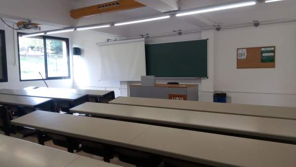 Una aula vacía de la Facultad de Comunicación de la UAB Una aula vacía de la Facultad de Comunicación de la UAB