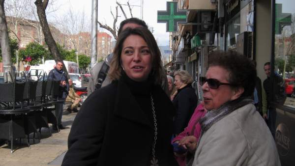 Isabel Ambrosio con una vecina Isabel Ambrosio con una vecina