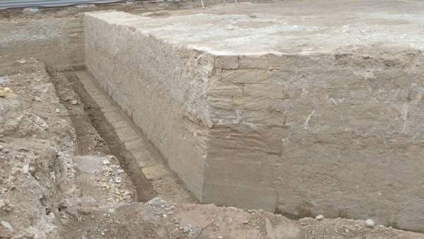 Baluarte y lienzo de la muralla de Carlos III hallados en un solar Baluarte y lienzo de la muralla de Carlos III hallados en un solar