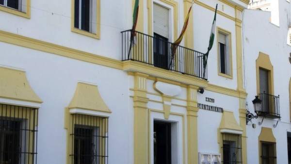 Fachada del Ayuntamiento de Santa Olalla del Cala. Fachada del Ayuntamiento de Santa Olalla del Cala.