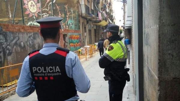Narcopisos en el Raval de Barcelona Narcopisos en el Raval de Barcelona