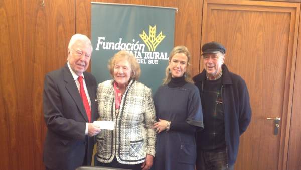 La Fundación Caja Rural del Sur entrega sus fondos a Aspacehu. La Fundación Caja Rural del Sur entrega sus fondos a Aspacehu.