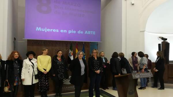 Inauguración de la exposición 'Mujeres en pie de arte' Inauguración de la exposición 'Mujeres en pie de arte'
