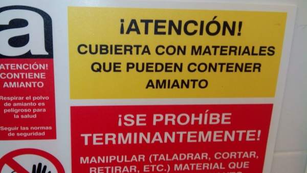 Una de las notas informativas en Metro sobre presencia de amianto Una de las notas informativas en Metro sobre presencia de amianto