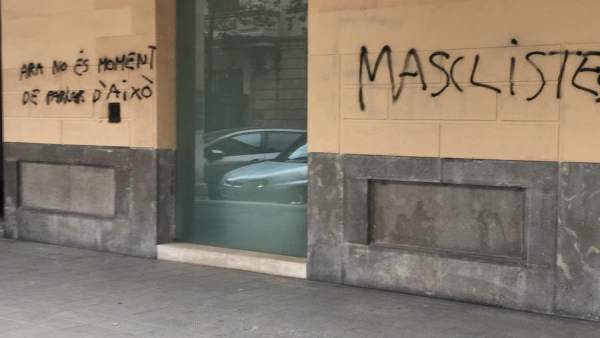 PP pintadas en la fachada PP pintadas en la fachada
