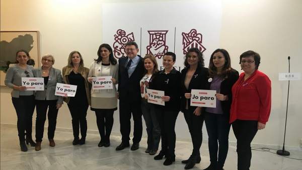 Puig con las diputadas socialistas, que han dejado sus escaños vacíos Puig con las diputadas socialistas, que han dejado sus escaños vacíos