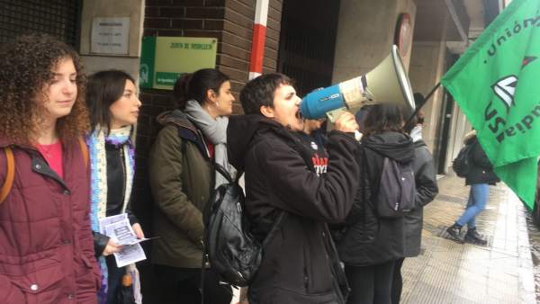 Estudiantes se concentran con motivo del 8M Estudiantes se concentran con motivo del 8M