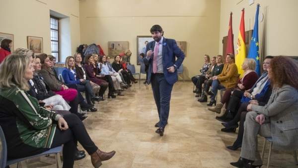 El presidente mantiene una reunión con mujeres Gobierno regional El presidente mantiene una reunión con mujeres Gobierno regional