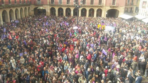 Concentración feminista en la plaza del Ayuntamiento de Gijón Concentración feminista en la plaza del Ayuntamiento de Gijón