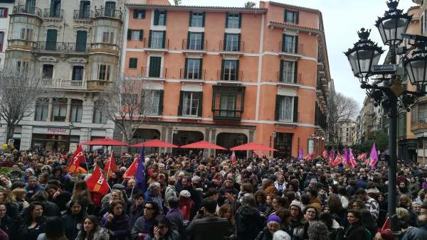 Concentración Por El 8M En Cort Concentración Por El 8M En Cort