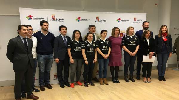 Valladolid.- Un momento de la lectura de la declaración en la Consejería Valladolid.- Un momento de la lectura de la declaración en la Consejería
