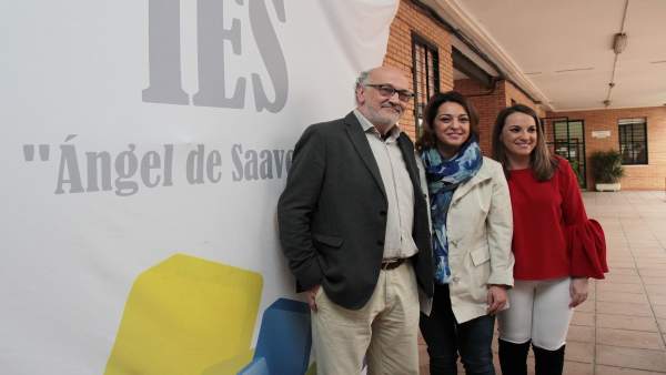 Isabel Ambrosio y Esther Ruiz en el IES Ángel de Saavedra Isabel Ambrosio y Esther Ruiz en el IES Ángel de Saavedra