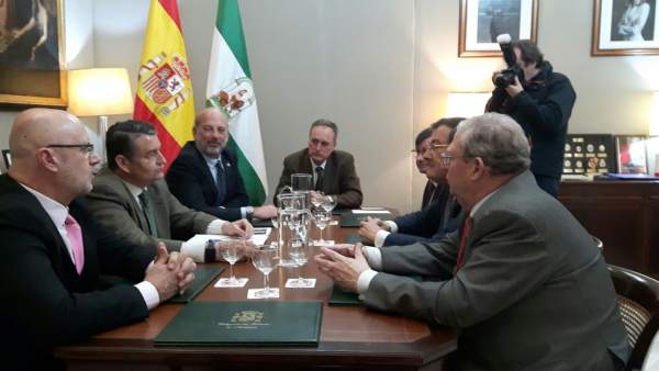 Reunión entre Estado, Aemet y hermandades sobre el servicio meteorológico Reunión entre Estado, Aemet y hermandades sobre el servicio meteorológico