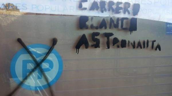 Pintada en la sede del PP de Ávila Pintada en la sede del PP de Ávila