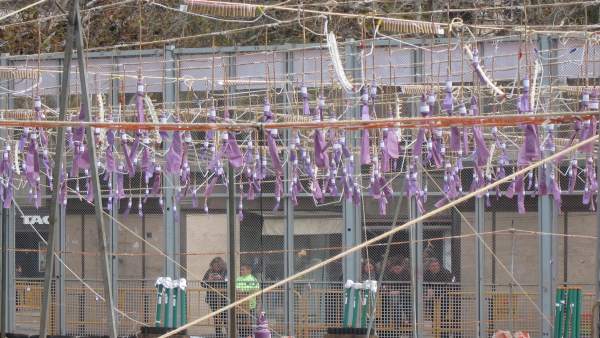 Montaje de color morado para la 'mascletà' de Caballer FX de este 8M Montaje de color morado para la 'mascletà' de Caballer FX de este 8M