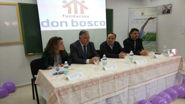 El delegado de la Junta en Huelva, Francisco Romero, en la Fundación don Bosco. El delegado de la Junta en Huelva, Francisco Romero, en la Fundación don Bosco.