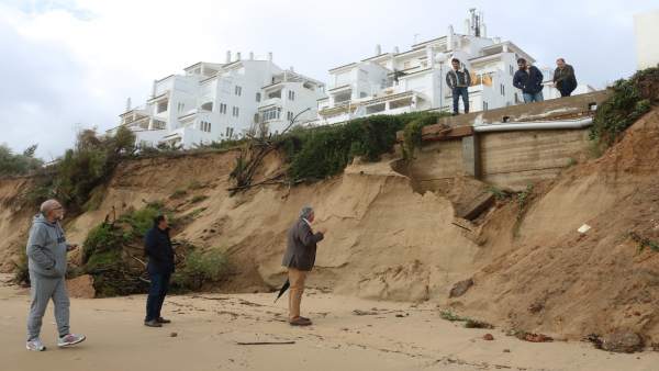 Visita del alcalde de Cartaya a la playa afectada por el temporal. Visita del alcalde de Cartaya a la playa afectada por el temporal.