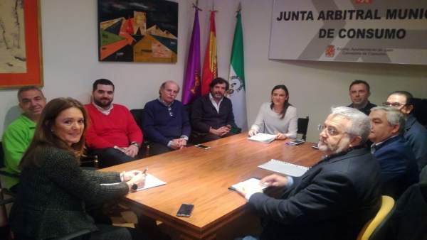 Reunión con representantes del sector comercial sobre el plan de dinamización. Reunión con representantes del sector comercial sobre el plan de dinamización.