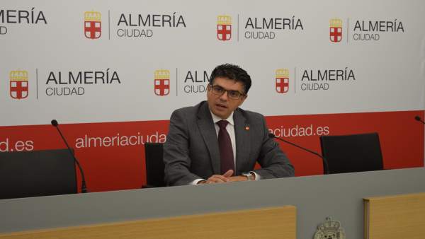 Cazorla, en rueda de prensa Cazorla, en rueda de prensa