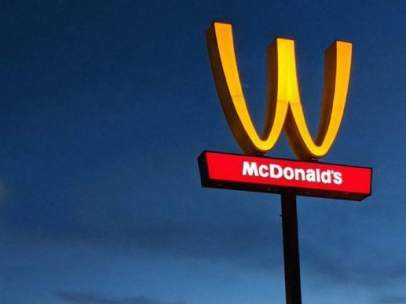 El logo de McDonald's, del revés