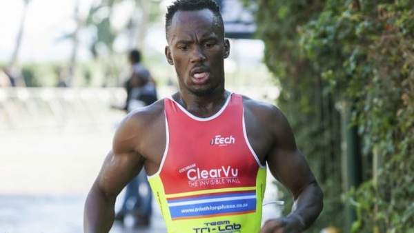 El triatleta sudráficano Mhlengi Gwala, asaltado. El triatleta sudráficano Mhlengi Gwala, asaltado.