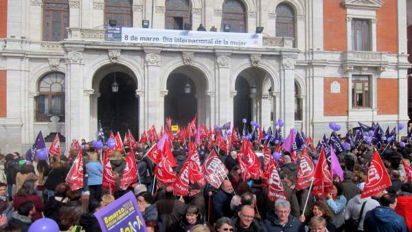 Concentración por el 8M en la Plaza Mayor de Valladolid. Concentración por el 8M en la Plaza Mayor de Valladolid.